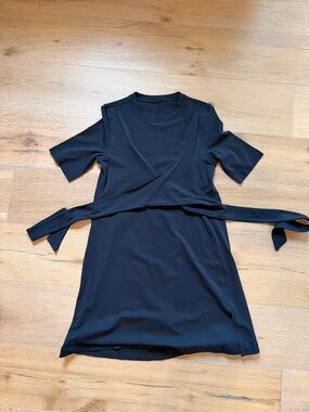 LULULEMON Black Wrap-Style Short Sleeve Dress